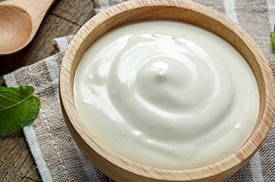 Masks of yogurt for the skin and skin
