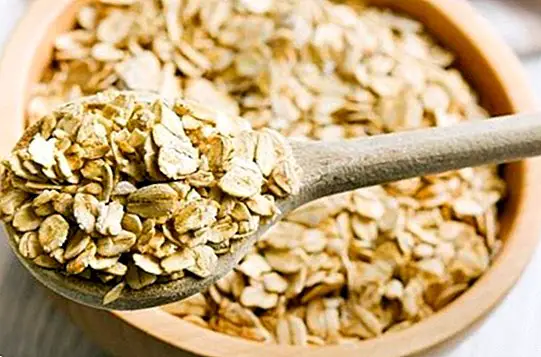 Oatmeal water for the skin: benefits for beauty and how to use it