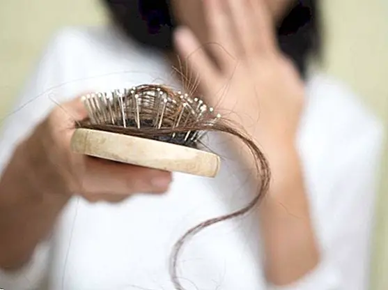Kodėl plaukai iškristi rudenį? Kaip ją ištaisyti ir pasirūpinti - grožis