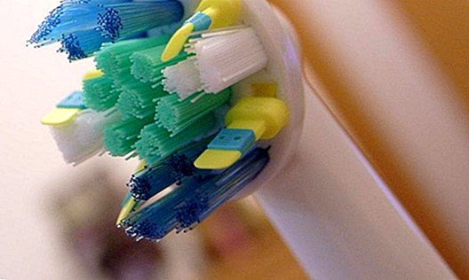 هل تستخدم فرشاة أسنان كهربائية جيدة أو سيئة لأسنانك؟