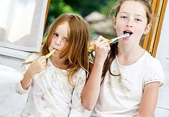 Les dents de lait de l'enfant: comment les nettoyer et en prendre soin correctement