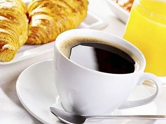 Boire du café l'estomac vide: risques et conséquences