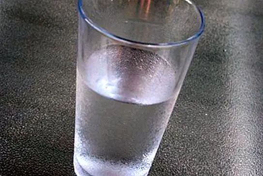 Hyponatriämie: Folgen des Trinkens viel Wasser