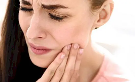 Tandpine: symptomer, årsager og behandling