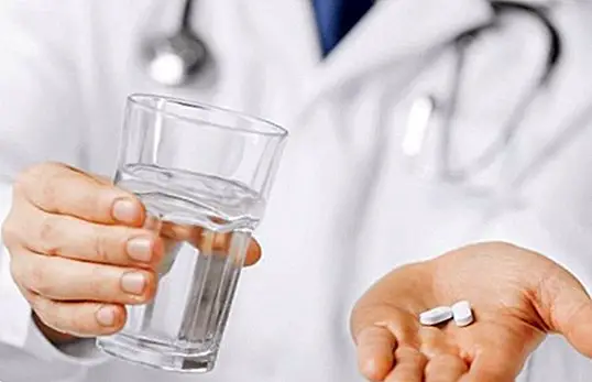 Os riscos para a saúde de tomar antibióticos sem receita médica - medicações