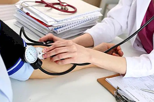 magas vérnyomás 1 fokos tünetek és kezelés A hipertónia ájurvéda kezelése