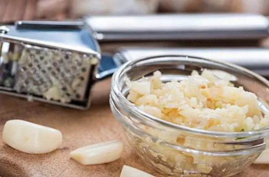 Neuvěřitelné výhody jídla drceného nebo drceného česneku - výživy a stravy