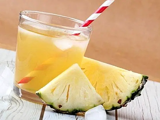 Ananassi vesi kaalust alla võtta ja kaalust alla võtta: kasu ja retsepti