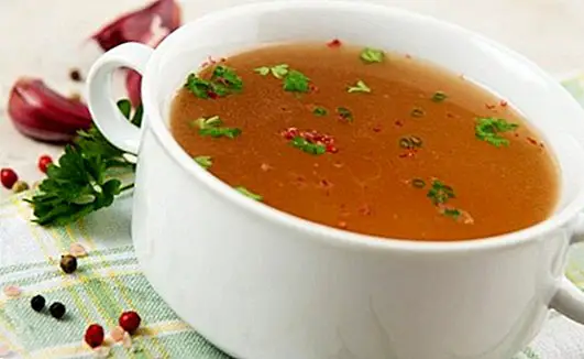 Onion and garlic soup, recipe full of benefits against colds and flu