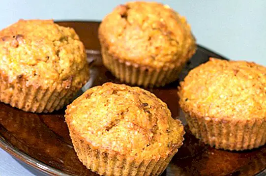 Muffiny s orechmi a mrkvou: jednoduchý a jednoduchý recept