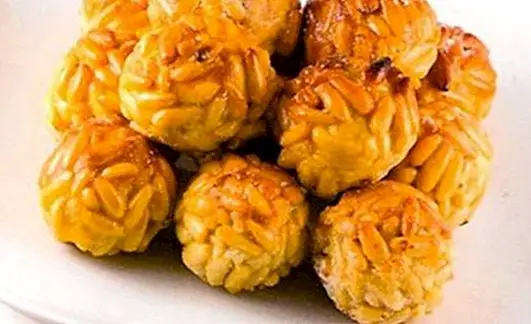 How to make a panellets of Christmas pine nuts