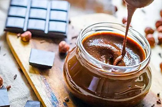 Kakao ja sarapuupähkli koor: kuidas seda retseptidega kodus teha