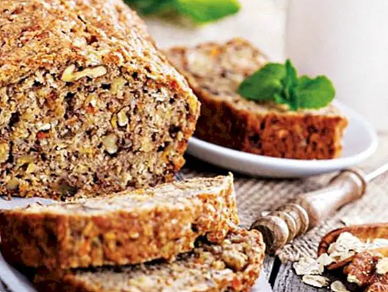 Het brood van kaas en walnoten is ideaal voor ontbijt en een snack
