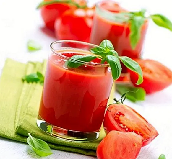 Tomato juice, spinach and asparagus: full of benefits