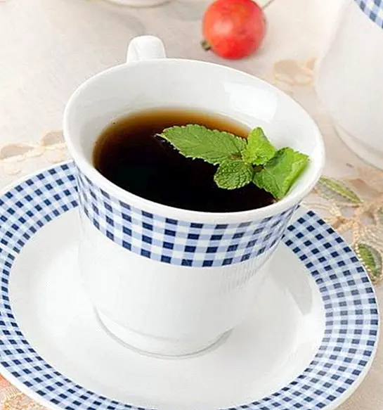 Musta teetä minttu: resepti ja hyödyt