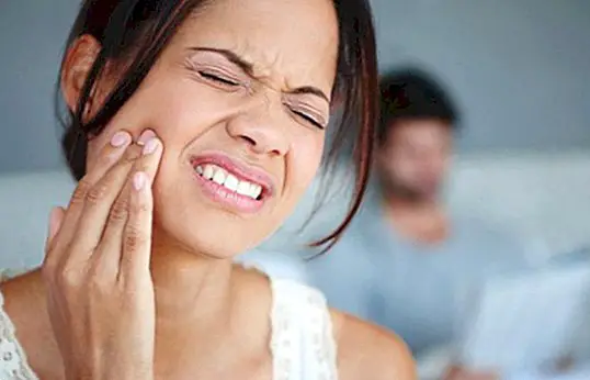 După extracția dinților, urechea poate răni?