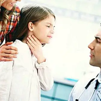 बच्चों में लारेंजिटिस: लक्षण, इसका इलाज कैसे करें और घर पर क्या करें