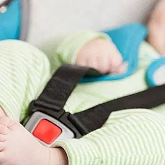Vauva matkustaa, matkustatko todella turvallisesti? Miten löytää ihanteellinen auton istuin