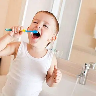 The child's teeth: when to start cleaning them and how to do it