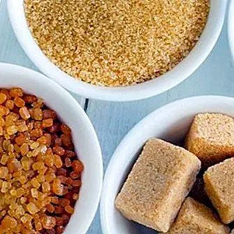 White or brown sugar to exfoliate the skin: benefits and contraindications