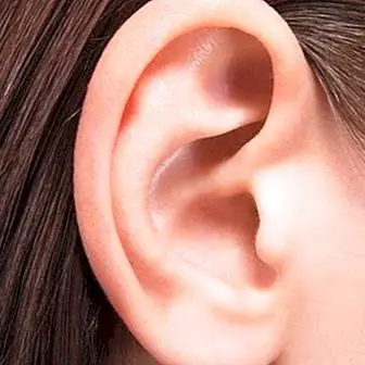 How to remove excess wax from the ears naturally
