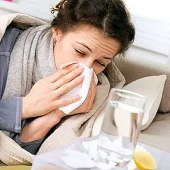 Verkoudheid en griep in de zomer: nuttige tips voor uw natuurlijke behandeling