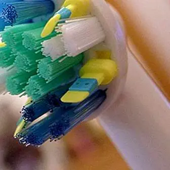 L'utilisation d'une brosse à dents électrique est-elle bonne ou mauvaise pour les dents?