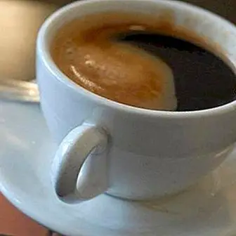 Tại sao uống cà phê sau khi thức dậy không tốt