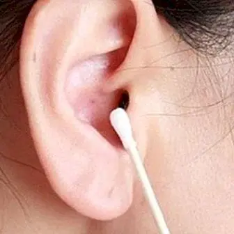 Cerumen in the ears: what to do to remove the wax easily