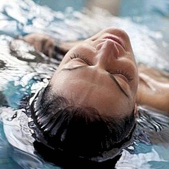 O que é hidroterapia, terapia da água cheia de qualidades para a saúde