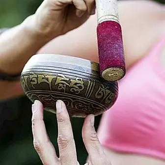How to heal the chakras with Tibetan bowls