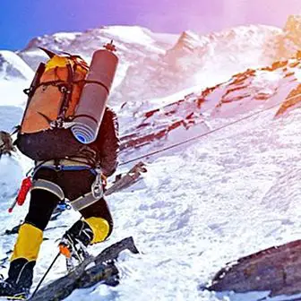 Le grimpeur végétalien qui est arrivé à l'Everest et a souffert du mal d'altitude