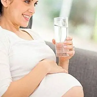 Η ενυδάτωση είναι πολύ σημαντική κατά τη διάρκεια της εγκυμοσύνης και της γαλουχίας
