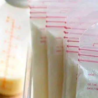 Como conservar o leite materno: quanto tempo dura e onde