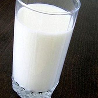 Cik daudz kalcija nodrošina glāzi piena?