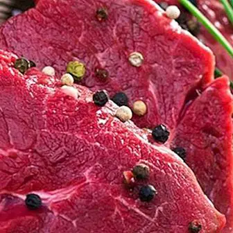 Por que carnes vermelhas, carnes processadas e salsichas podem causar câncer
