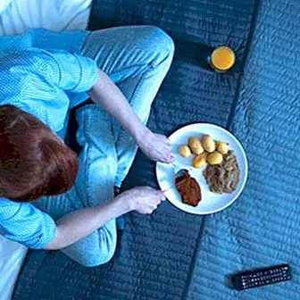 Mitä elintarvikkeita meidän pitäisi välttää ennen nukkumaanmenoa?