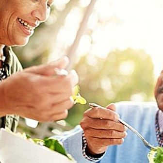 Храна и хранене в напреднала възраст: храна и съвет