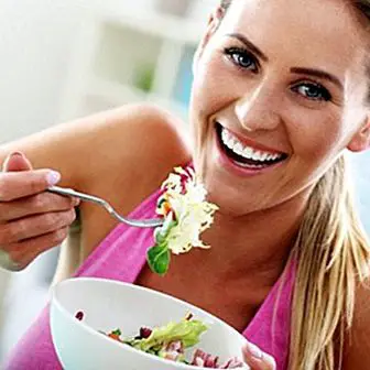 Come trattare la cellulite con il cibo: dieta anticellulite