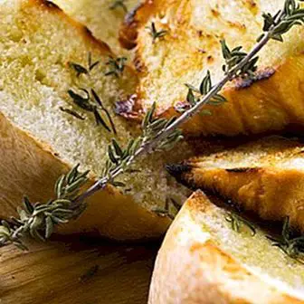 لماذا الخبز مع زيت الزيتون هو جيد جدا للصحة