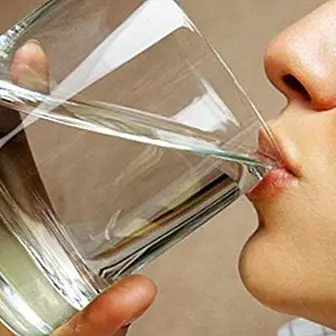 Prednosti pitne vode po vstajanju