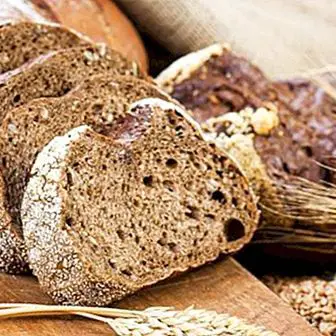 Rye bread: benefits and 2 recipes to do at home