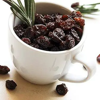 Avantages de manger des raisins secs sur un estomac vide