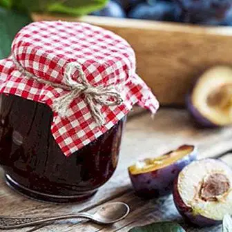 Can jams and preserves expire? Tips to keep them