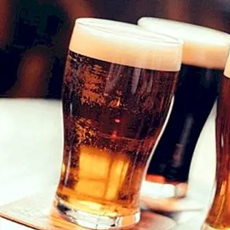 Does the beer make you fat? The myth of the beer belly and its consumption in diets