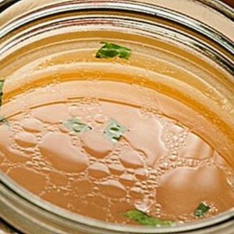 Grip için tavuk çorbası: tarifi ve faydaları