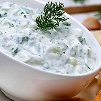 Molho leve de iogurte: receita para saladas com pouca gordura
