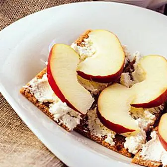 Recipe of apple, cottage cheese and cinnamon toast