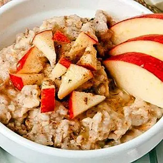 Apples with baked oats: a different snack