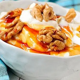 Kokosmelk med yoghurt og honning: oppskrift og fordeler